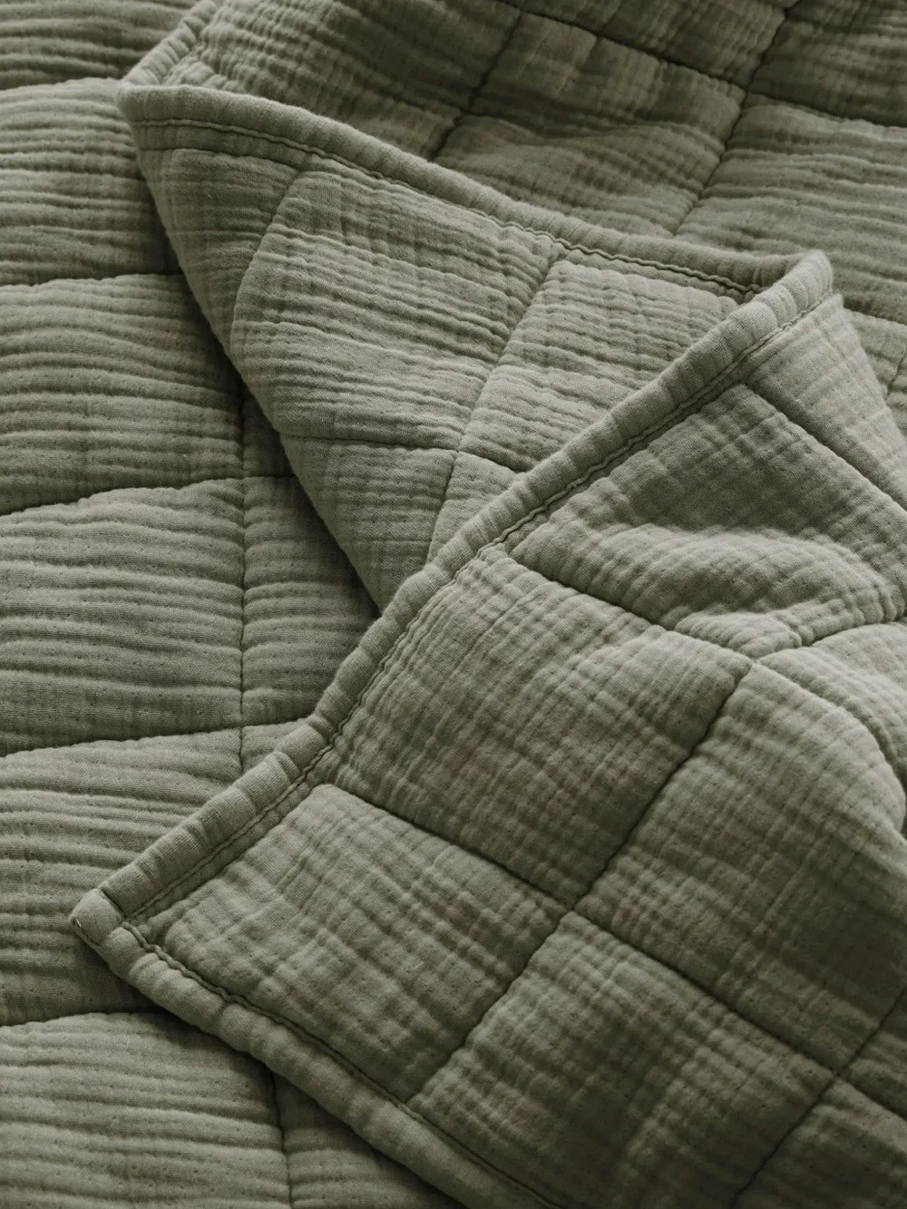NWT Quince Olive Green Organic Cotton Gauze Box Quilt!